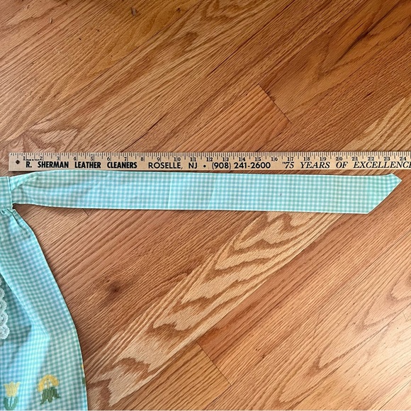 Vintage 100% cotton green gingham embroidered apron with lace trim -love… - Picture 9 of 12